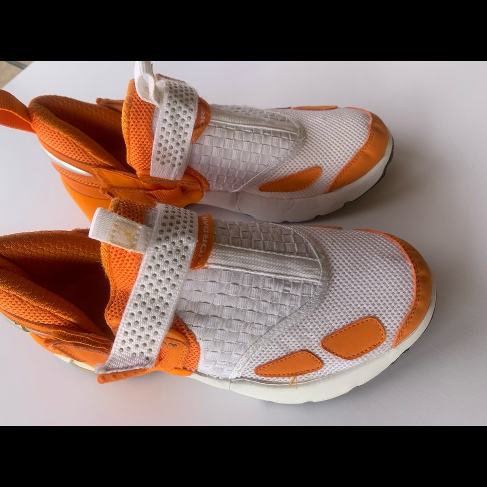 Slightly Used Jordan trunner lx premier